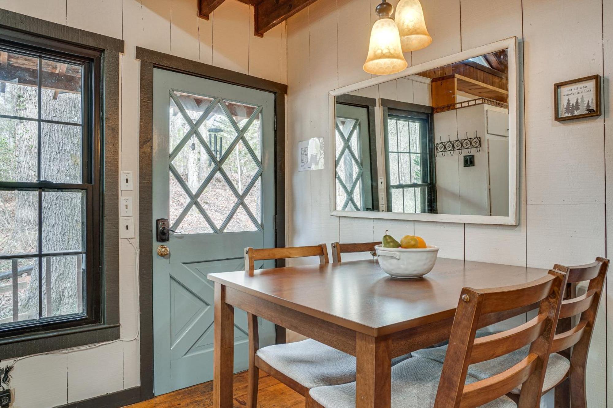 Charming Cabin With Fire Pit And Decks About 7 Mi To Helen Sautee Nacoochee Eksteriør bilde