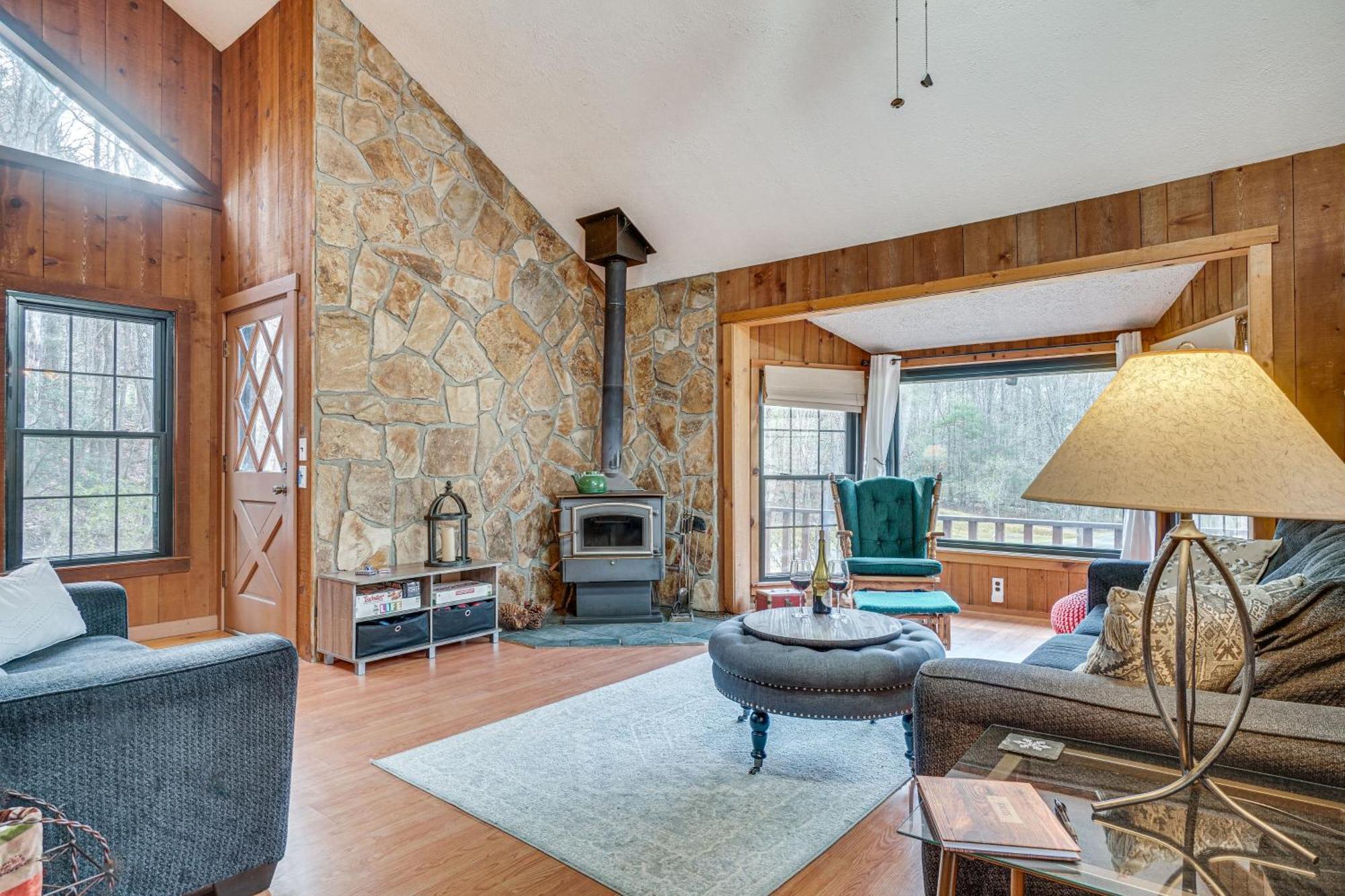 Charming Cabin With Fire Pit And Decks About 7 Mi To Helen Sautee Nacoochee Eksteriør bilde