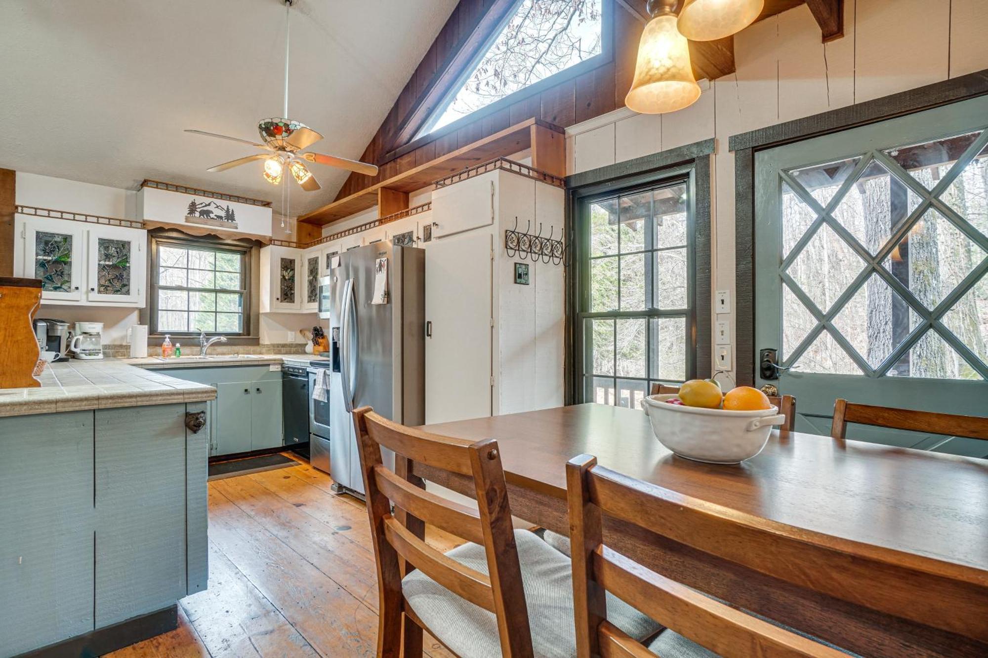 Charming Cabin With Fire Pit And Decks About 7 Mi To Helen Sautee Nacoochee Eksteriør bilde