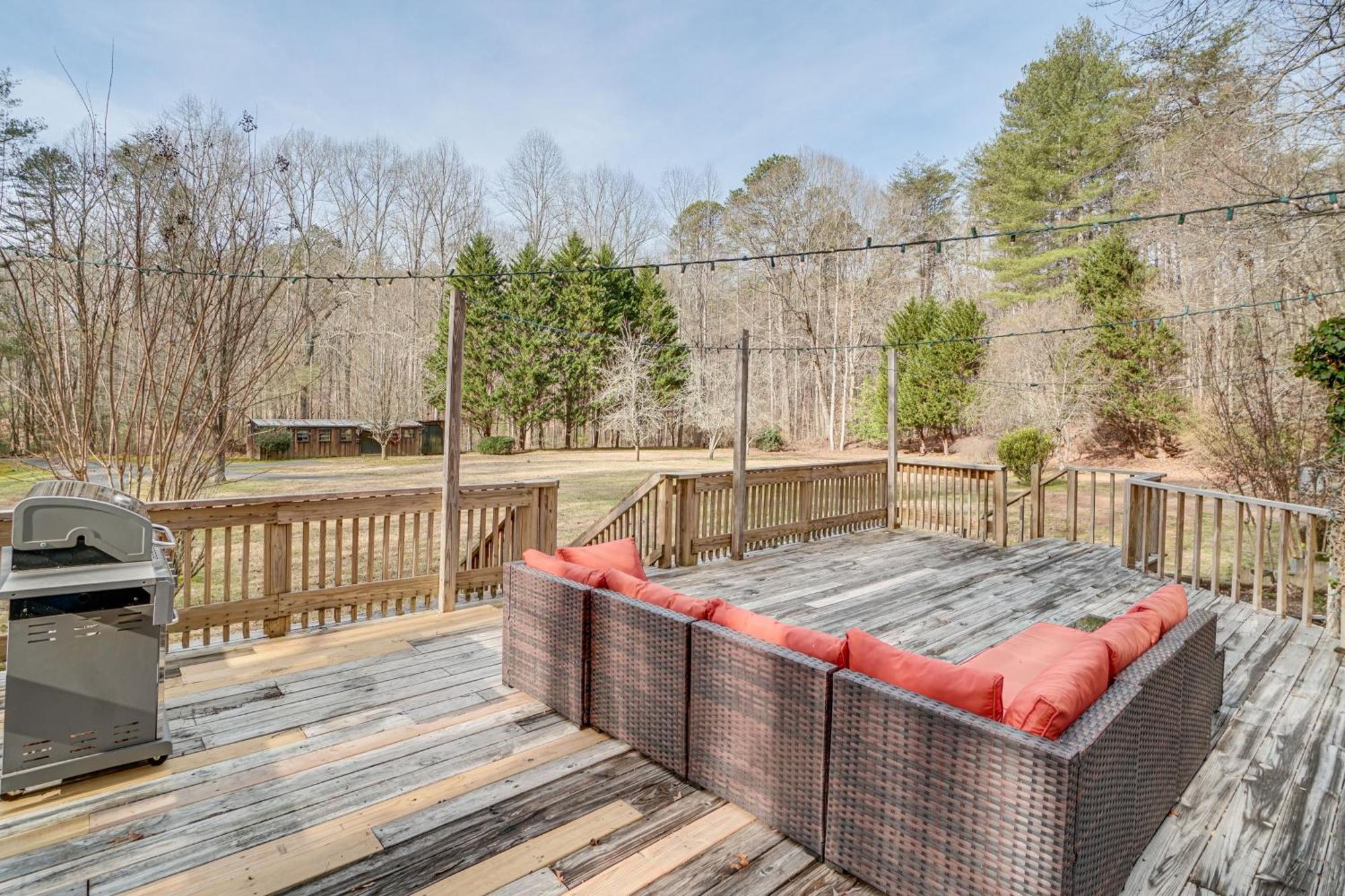 Charming Cabin With Fire Pit And Decks About 7 Mi To Helen Sautee Nacoochee Eksteriør bilde