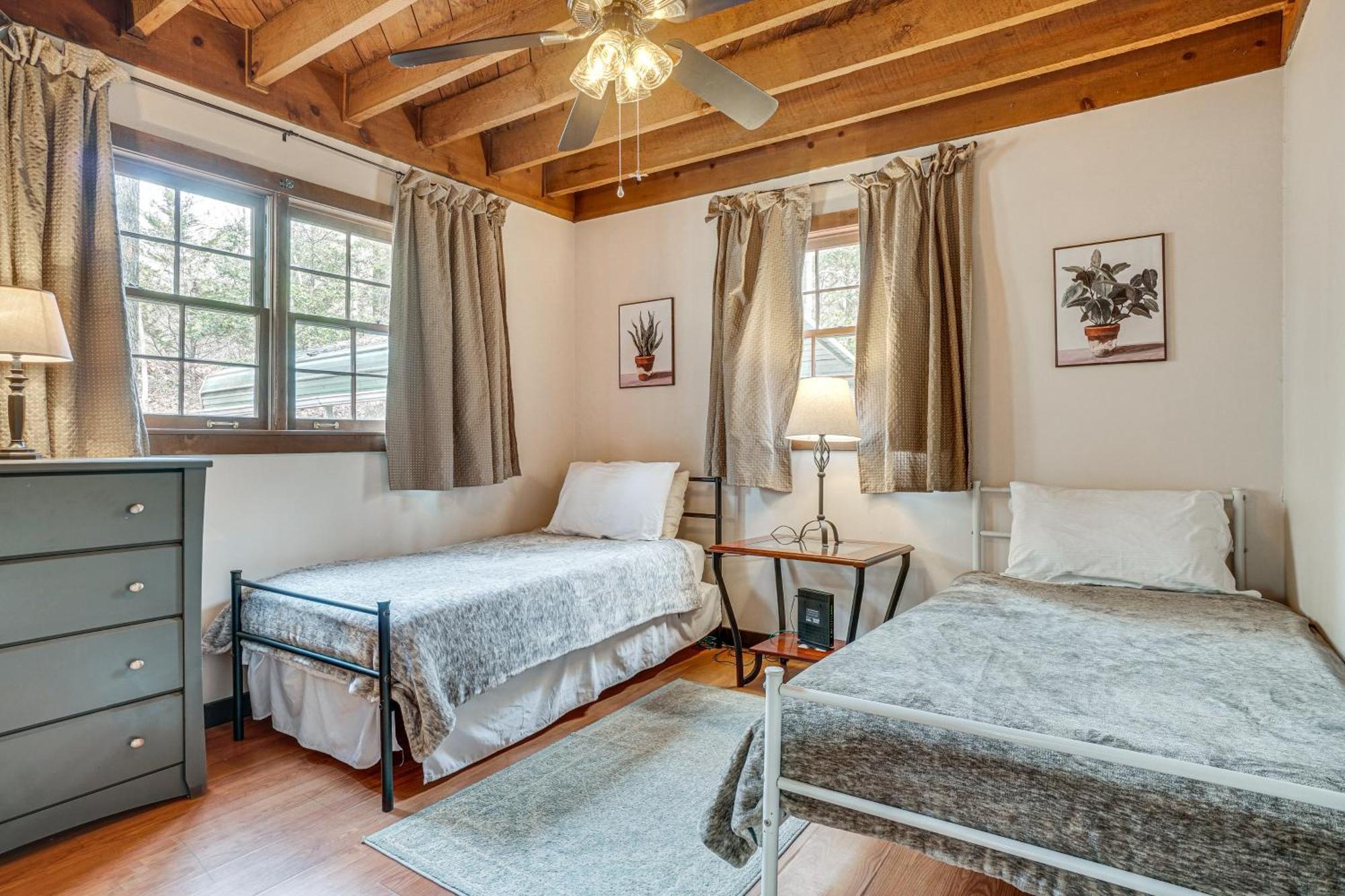 Charming Cabin With Fire Pit And Decks About 7 Mi To Helen Sautee Nacoochee Eksteriør bilde