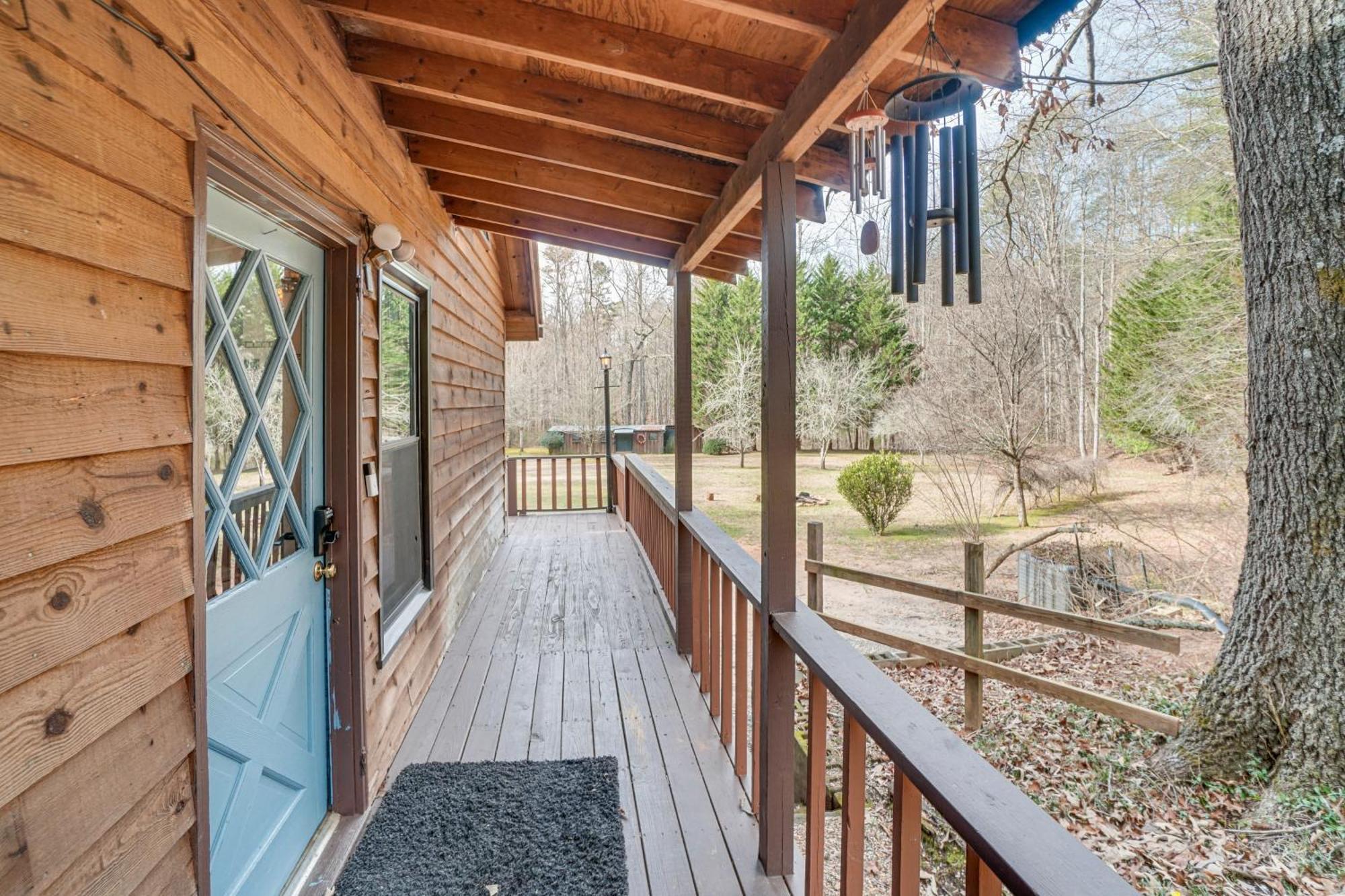 Charming Cabin With Fire Pit And Decks About 7 Mi To Helen Sautee Nacoochee Eksteriør bilde