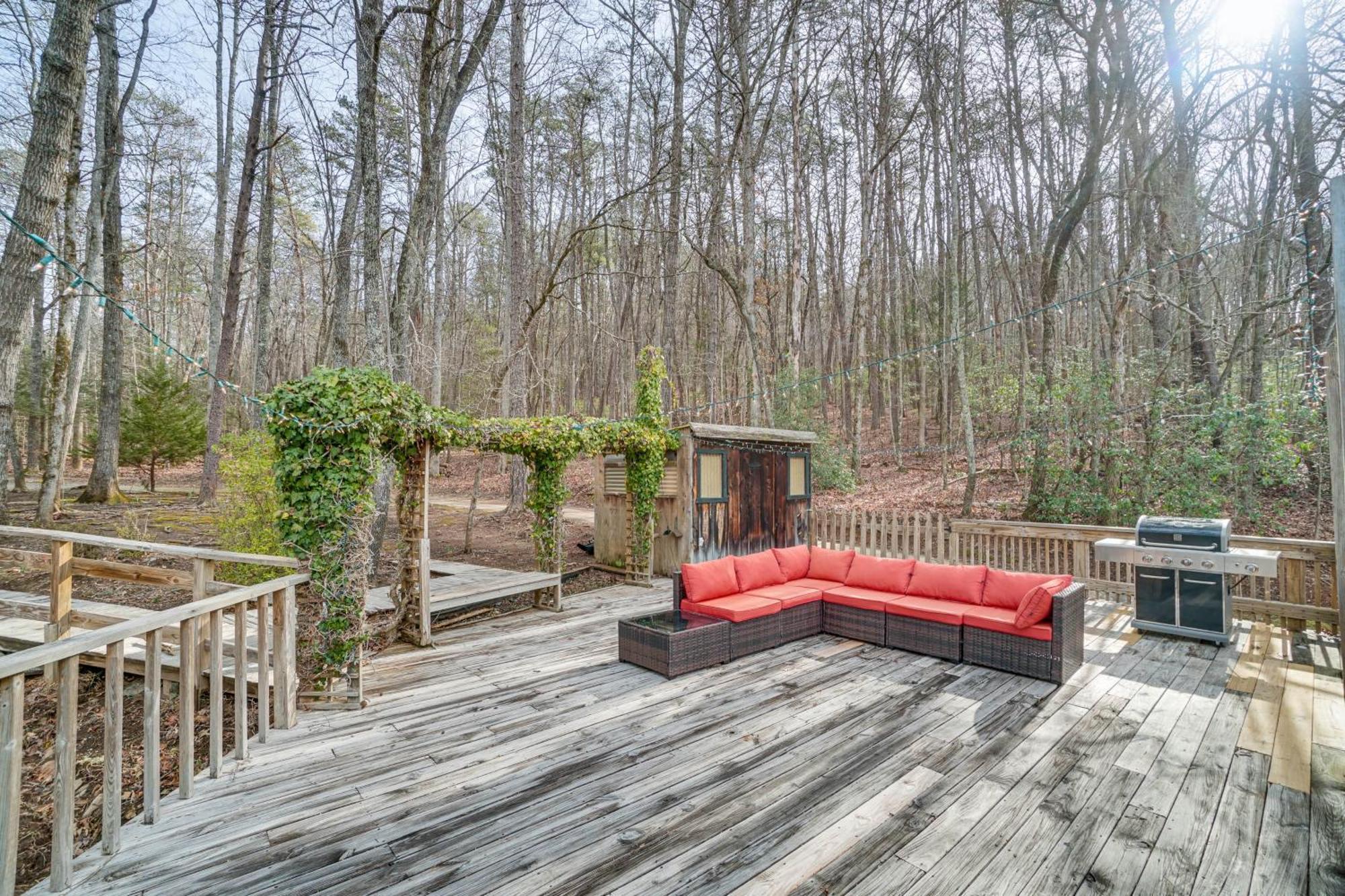 Charming Cabin With Fire Pit And Decks About 7 Mi To Helen Sautee Nacoochee Eksteriør bilde