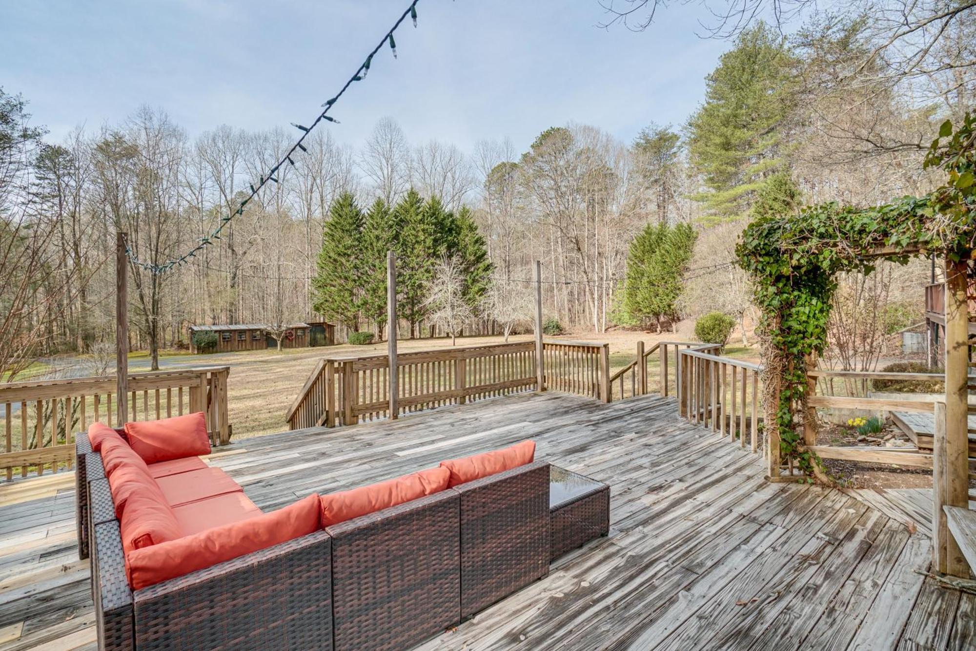 Charming Cabin With Fire Pit And Decks About 7 Mi To Helen Sautee Nacoochee Eksteriør bilde