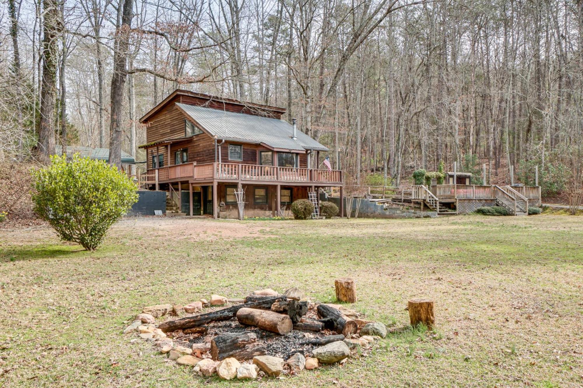 Charming Cabin With Fire Pit And Decks About 7 Mi To Helen Sautee Nacoochee Eksteriør bilde
